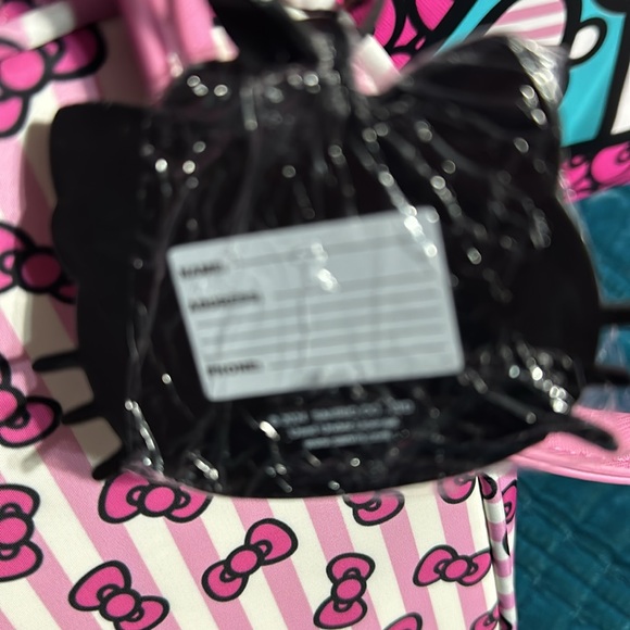 Hello Kitty Travel Tote with cross body bag and luggage tag - Picture 8 of 10